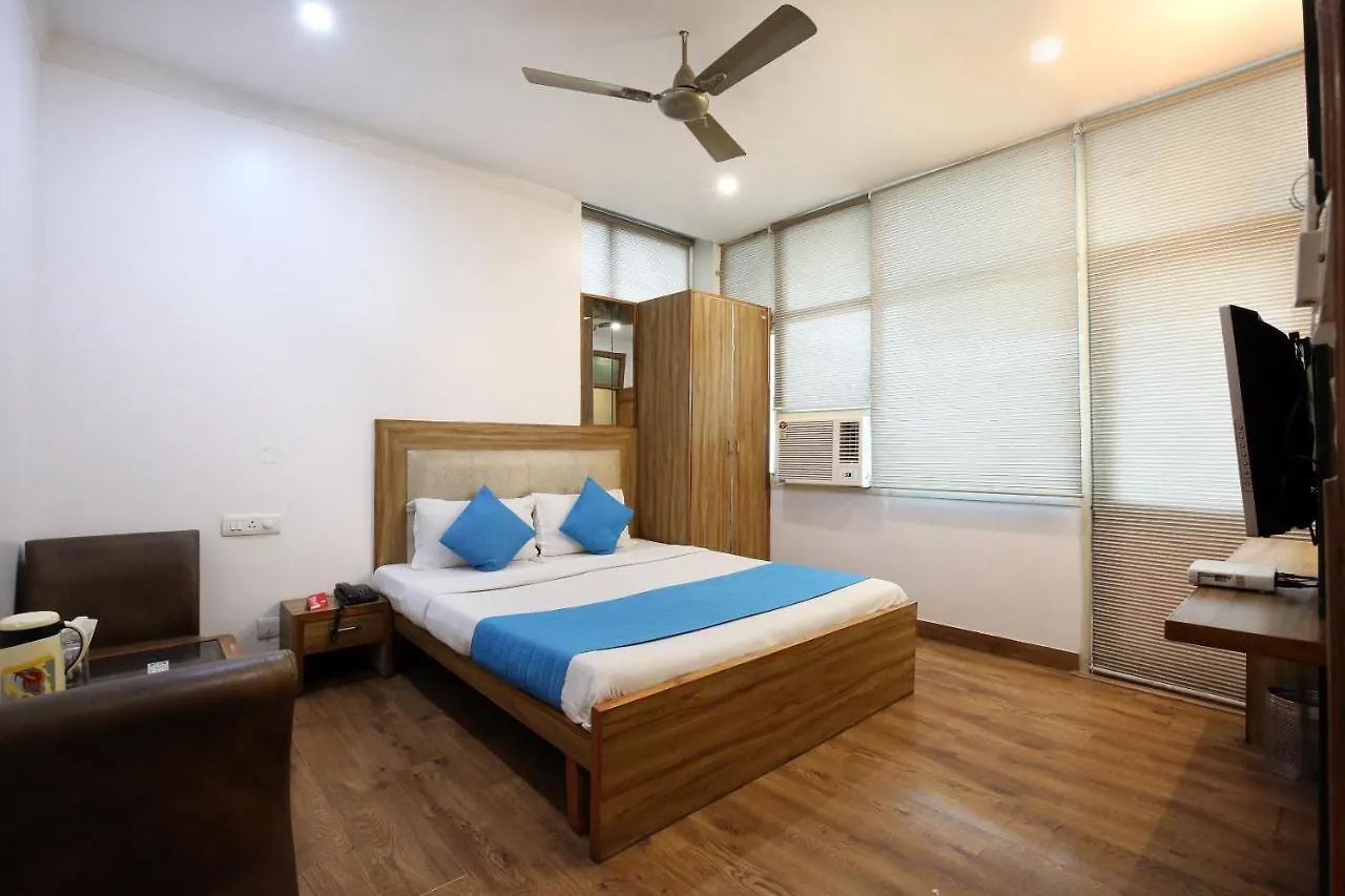 Oyo Hotel Royal Brooks Chandīgarh 3*,  الهند