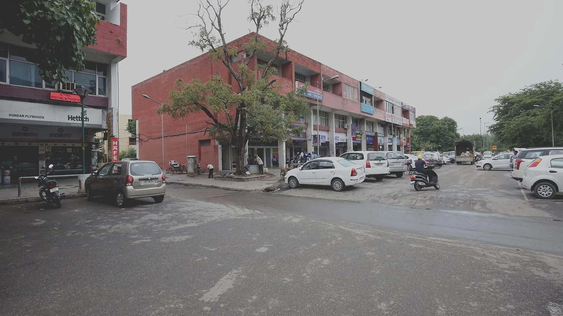 ***  Oyo Hotel Royal Brooks Chandīgarh الهند